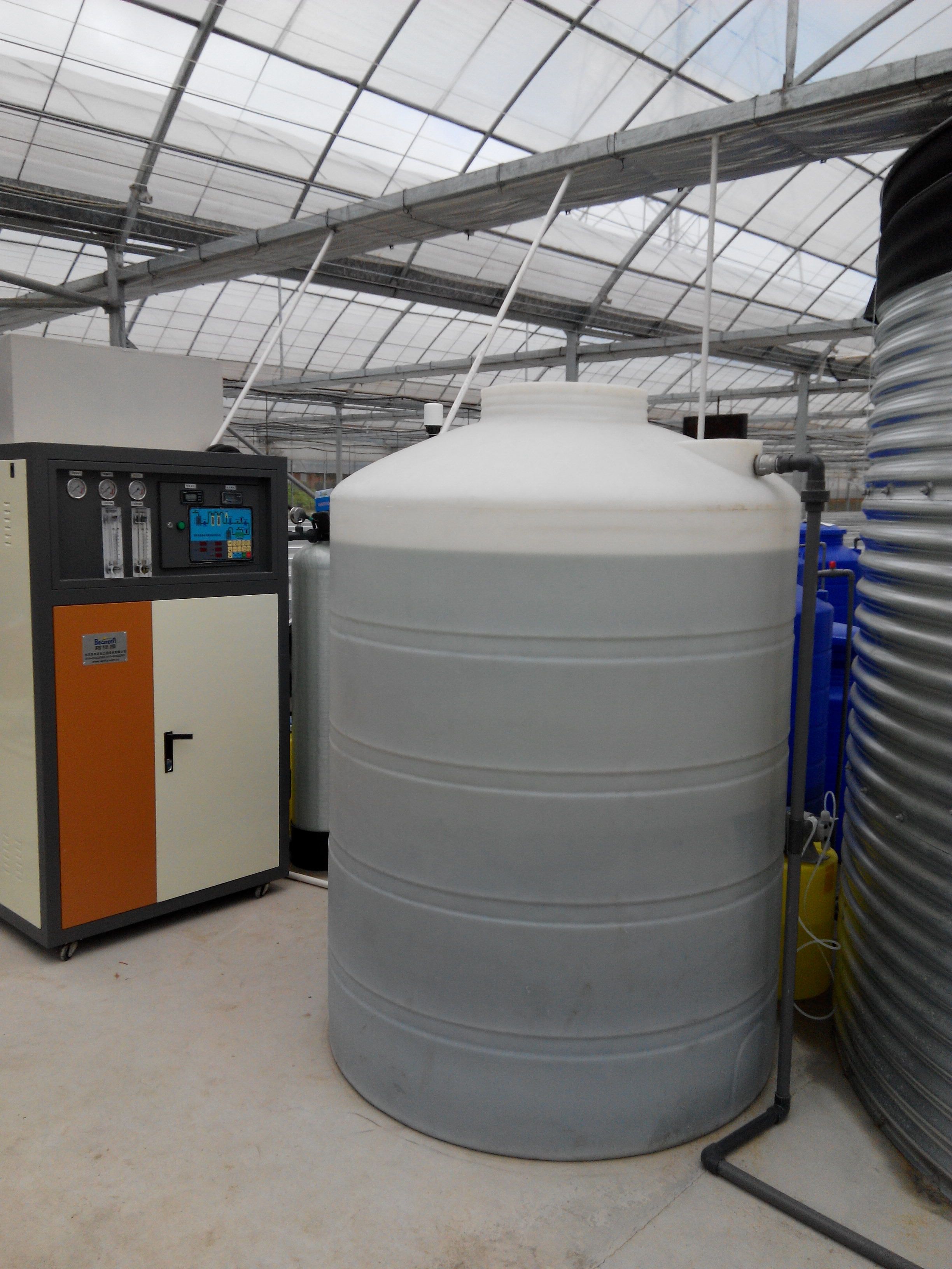 ✎ 北京华农为上海客户提供工厂化蔬菜育苗方案