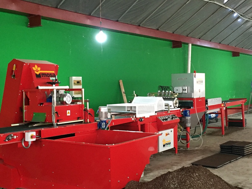 我公司的M-DSL800中速机械滚筒播种线在山东成功投入使用